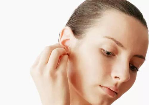 女人右边耳朵热有什么预兆 是好兆头吗