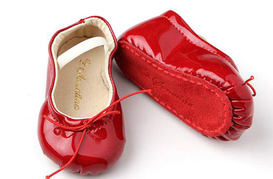 做梦梦到红鞋有什么寓意 要注意什么